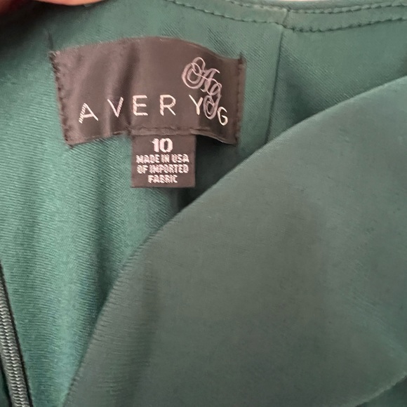 Avery Off the Shoulder Green Gown Woman’s Size 10 - Picture 7 of 10